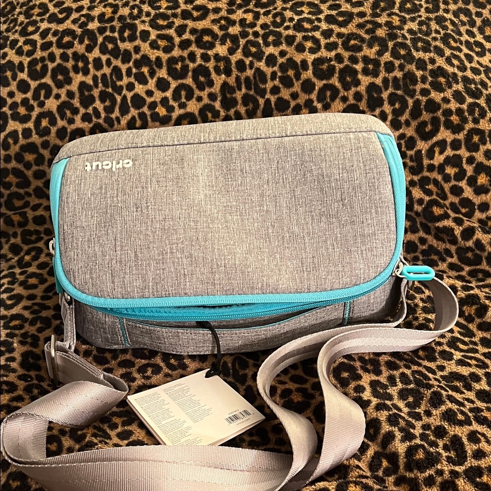 Love Crossbody Bag for Cricut Joy in 
Gray (Bag only, Cricut not included)